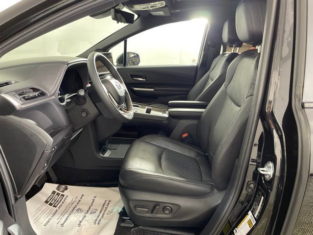 Used 2025 Toyota Sienna Limited AWD/4WD image 12