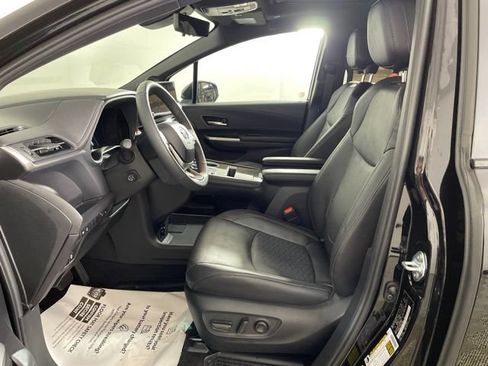 Used 2025 Toyota Sienna Limited AWD/4WD image 12