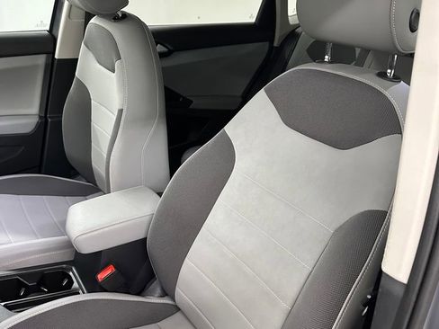 Used 2022 Volkswagen Taos SE w/ Panoramic Sunroof Package image 13