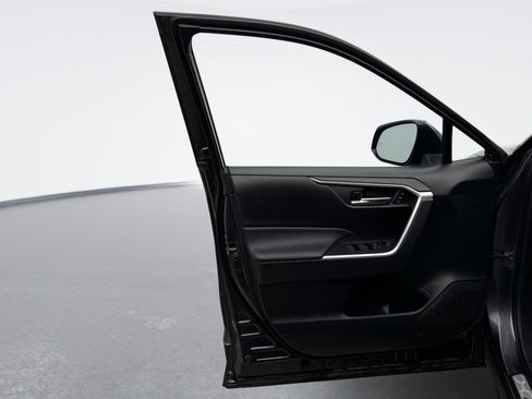 Used 2023 Toyota RAV4 XLE Premium image 9