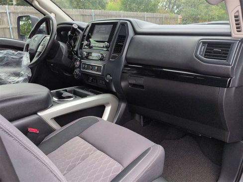Used 2024 Nissan Titan SV w/ SV Convenience Package image 20