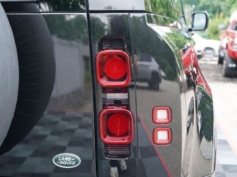 Used 2021 Land Rover Defender 110 X-Dynamic SE AWD/4WD image 30