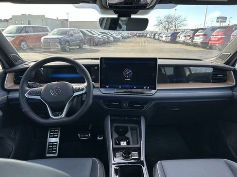 New 2026 Volkswagen Tiguan SEL R-Line AWD/4WD image 9