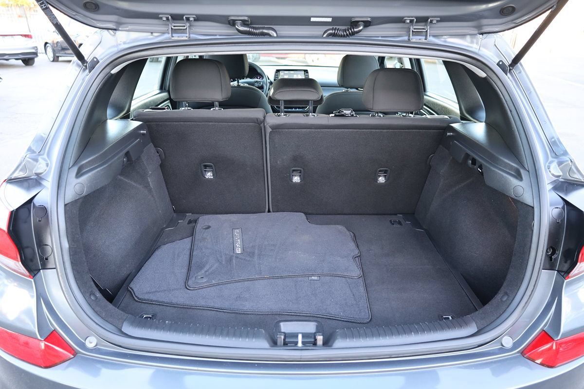 Used 2018 Hyundai Elantra GT FWD image 13