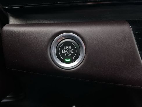 Used 2021 Cadillac Escalade ESV Premium Luxury Platinum image 9