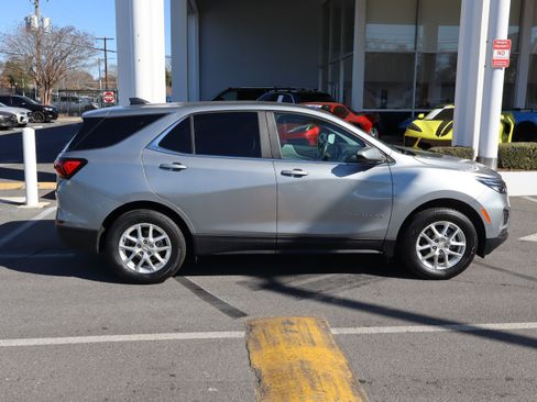 Used 2023 Chevrolet Equinox LT w/ Driver Convenience Package image 11