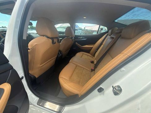 Used 2016 Nissan Maxima SR FWD image 5