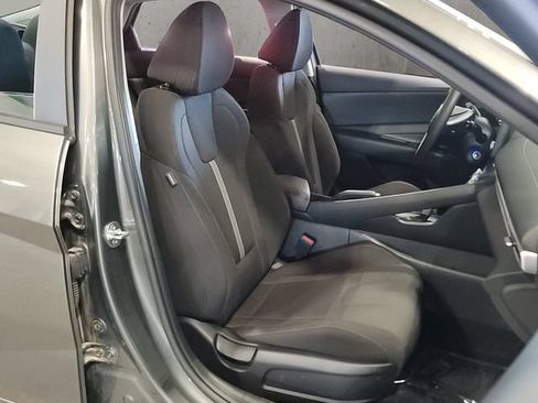 Used 2024 Hyundai Elantra SE FWD image 37