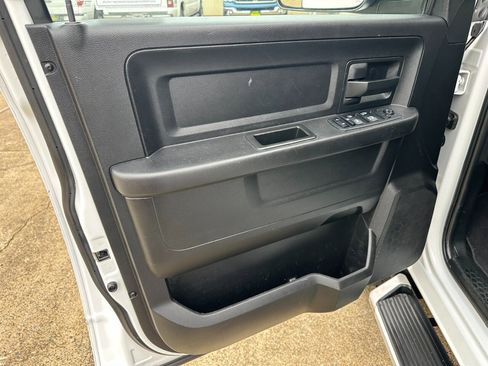 Used 2018 RAM 2500 Tradesman w/ Chrome Appearance Group image 12