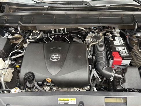 Used 2022 Toyota Highlander XLE AWD/4WD image 35