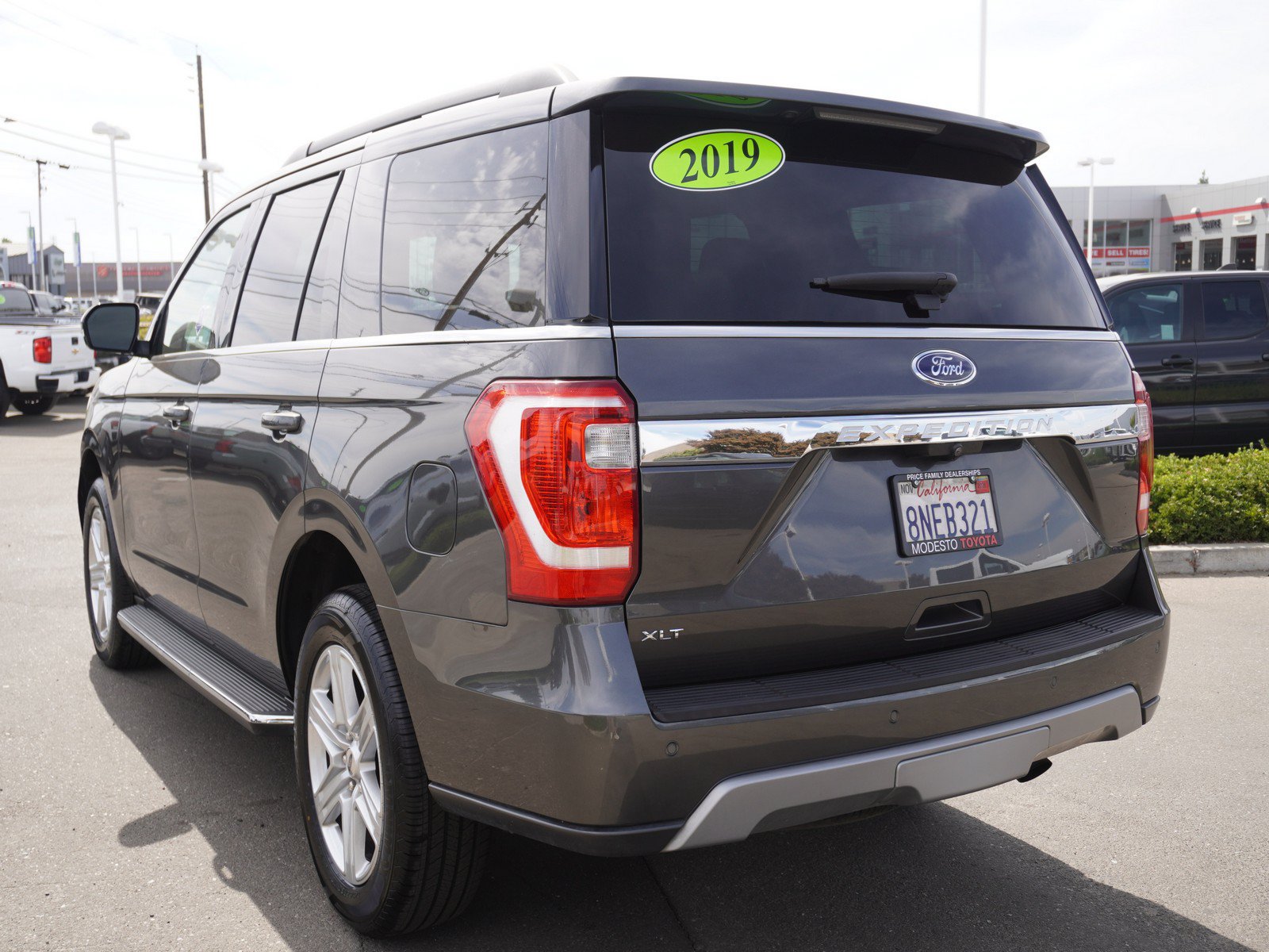Used 2019 Ford Expedition XLT w/ Equipment Group 202A RWD image 9