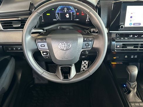 Used 2025 Toyota Camry SE image 11