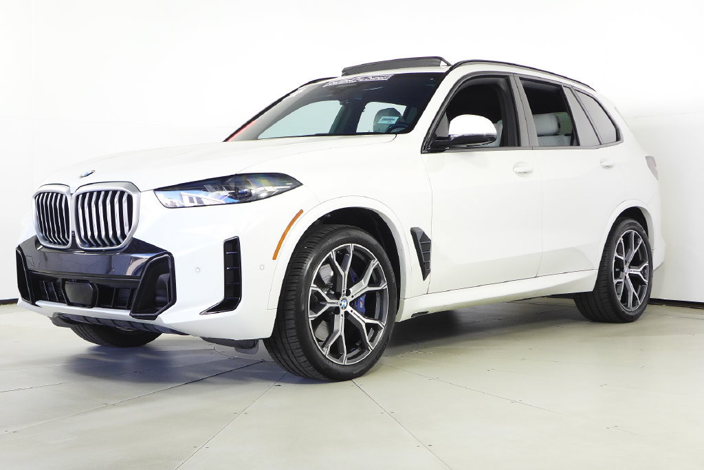 Certified 2024 BMW X5 sDrive40i w/ M Sport Package RWD image 2