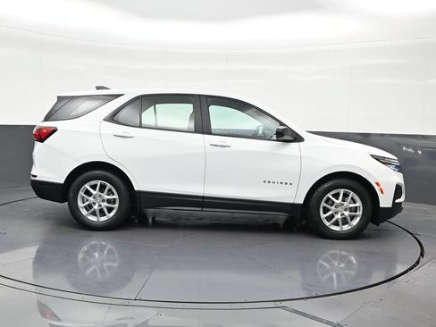Used 2022 Chevrolet Equinox LS FWD image 7