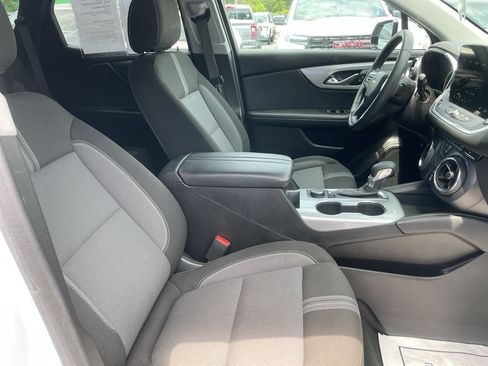 Certified 2025 Chevrolet Blazer LT FWD image 12
