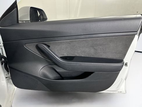 Used 2020 Tesla Model 3 Standard Range Plus image 30