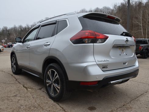Used 2019 Nissan Rogue SV w/ Sun & Sound Touring Package image 4
