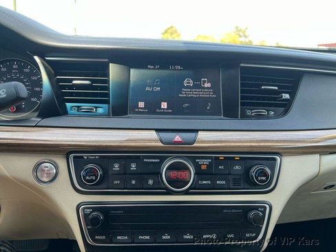 Used 2017 Kia Cadenza Premium FWD image 10