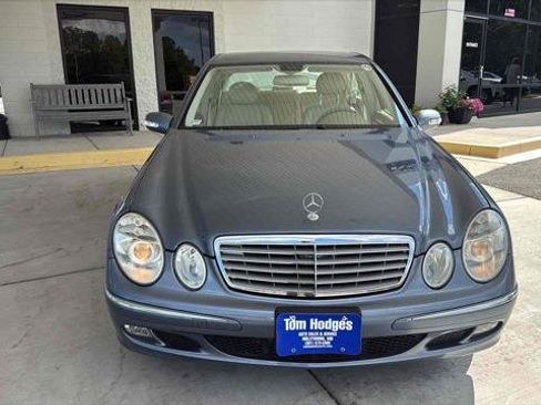 Used 2005 Mercedes-Benz E 320 Sedan image 2