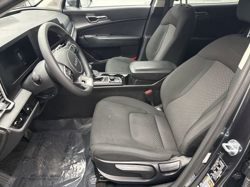 Used 2023 Kia Sportage LX image 11