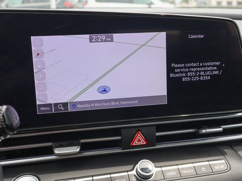Used 2025 Hyundai Elantra Limited FWD image 3