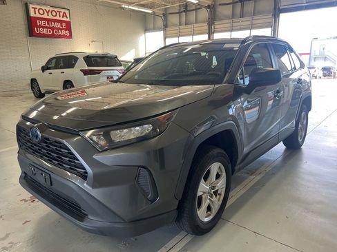 Used 2021 Toyota RAV4 LE AWD/4WD image 1