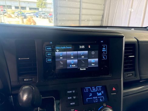 Used 2016 Toyota Sienna SE Premium FWD image 24