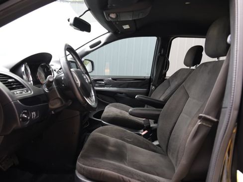 Used 2018 Dodge Grand Caravan SE FWD image 12