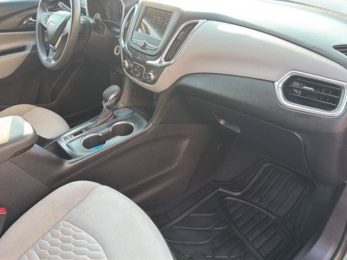 Used 2019 Chevrolet Equinox LS w/ LS Convenience Package FWD image 6