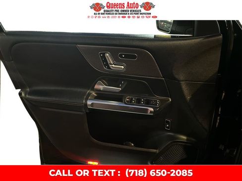 Used 2020 Mercedes-Benz GLB 250 4MATIC w/ Premium Package image 23