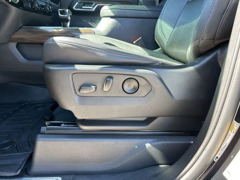 Used 2022 Chevrolet Silverado 1500 LT Trail Boss w/ Convenience Package II image 17