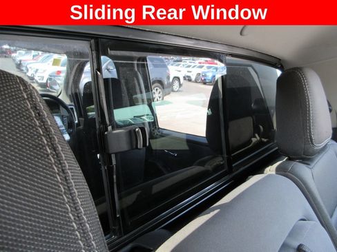Used 2022 Nissan Frontier SV AWD/4WD image 23