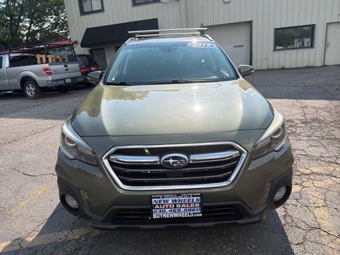Used 2019 Subaru Outback 3.6R Touring w/ Popular Package #3A AWD/4WD image 2