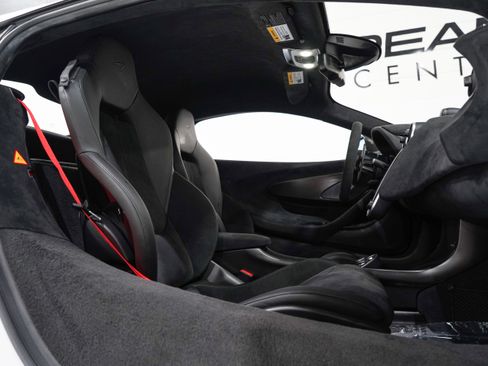 Used 2019 McLaren 600LT RWD image 15
