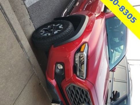 Used 2021 Toyota Tacoma TRD Off-Road image 2
