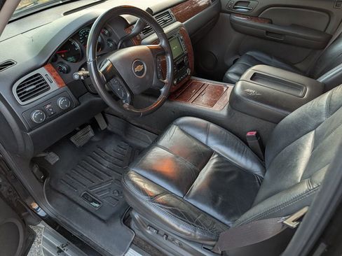 Used 2008 Chevrolet Suburban LT image 13