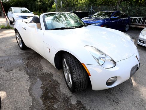 Used 2006 Pontiac Solstice Convertible w/ Premium Package image 4