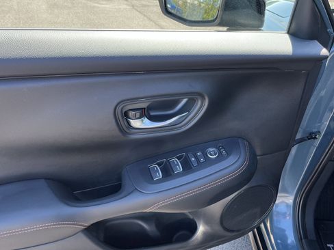 Used 2025 Honda HR-V Sport image 17