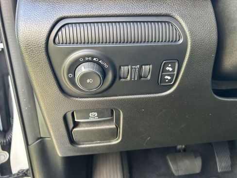 Used 2023 Jeep Wagoneer Series III w/ Premium Group I AWD/4WD image 17