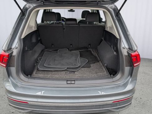 Used 2023 Volkswagen Tiguan SE image 10