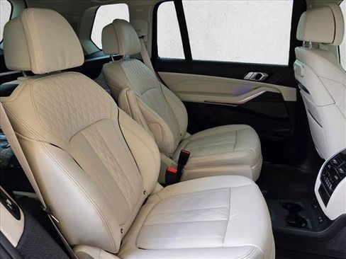 Used 2025 BMW X7 xDrive40i w/ Premium Package AWD/4WD image 21