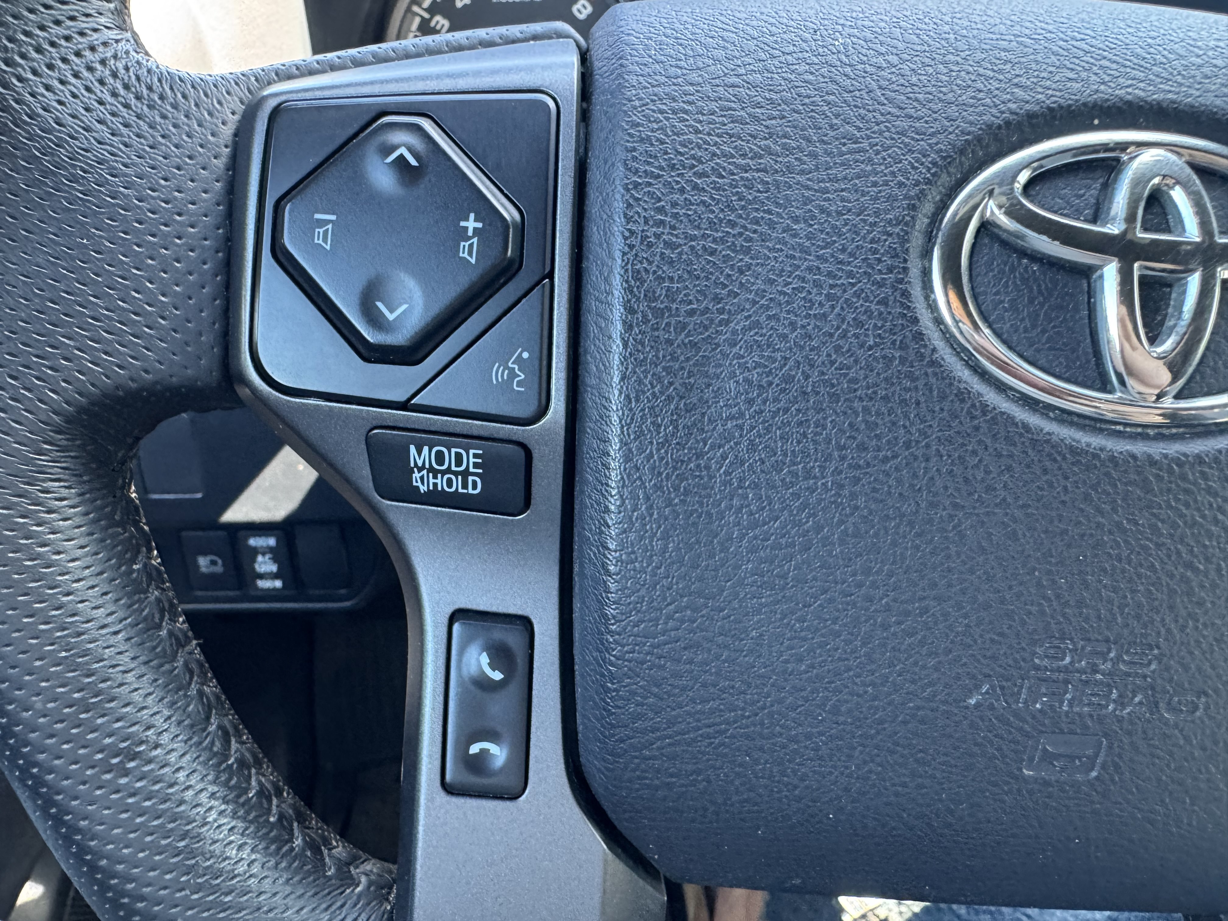 Used 2022 Toyota Tacoma TRD Off-Road AWD/4WD image 12