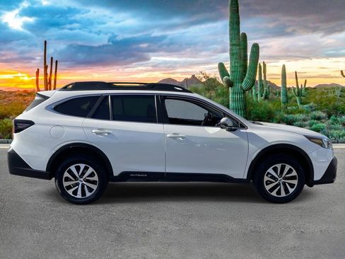 Used 2022 Subaru Outback Premium AWD/4WD image 2
