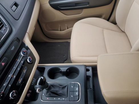 Used 2016 Kia Sedona LX w/ LX Convenience Package image 23