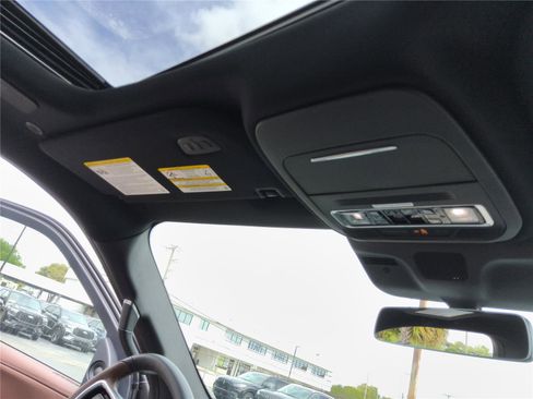 New 2026 Lincoln Navigator L Reserve AWD/4WD image 32