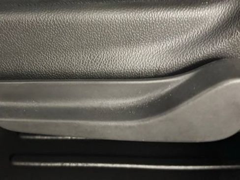 Used 2019 GMC Yukon XL SLT w/ Graphite Performance Edition RWD image 15