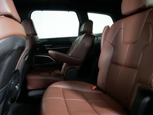 Certified 2024 Kia Telluride EX w/ EX Captain's Chair Package AWD/4WD image 18