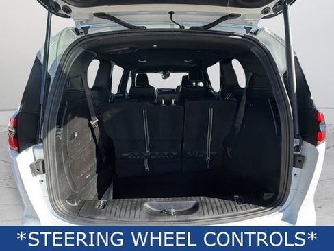 Used 2024 Chrysler Pacifica Select image 20