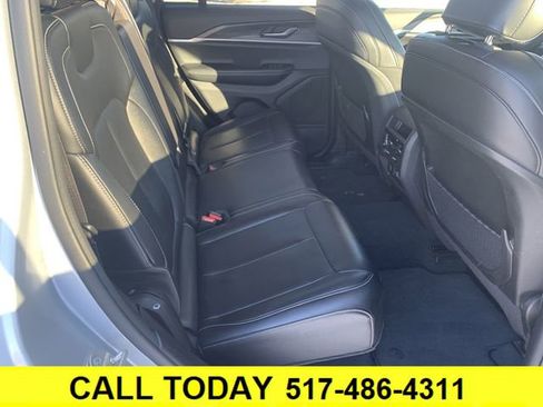 Used 2023 Jeep Grand Cherokee Limited image 27