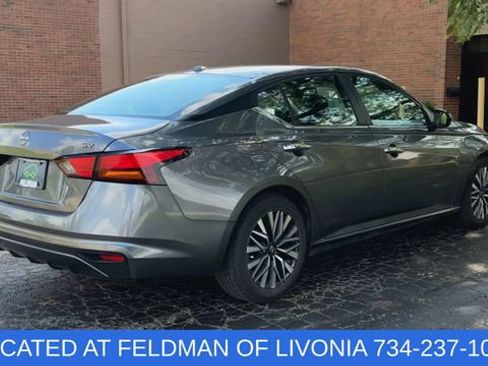 Used 2024 Nissan Altima 2.5 SV FWD image 8